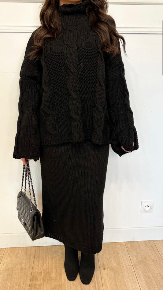 Ensemble pull + jupe noire